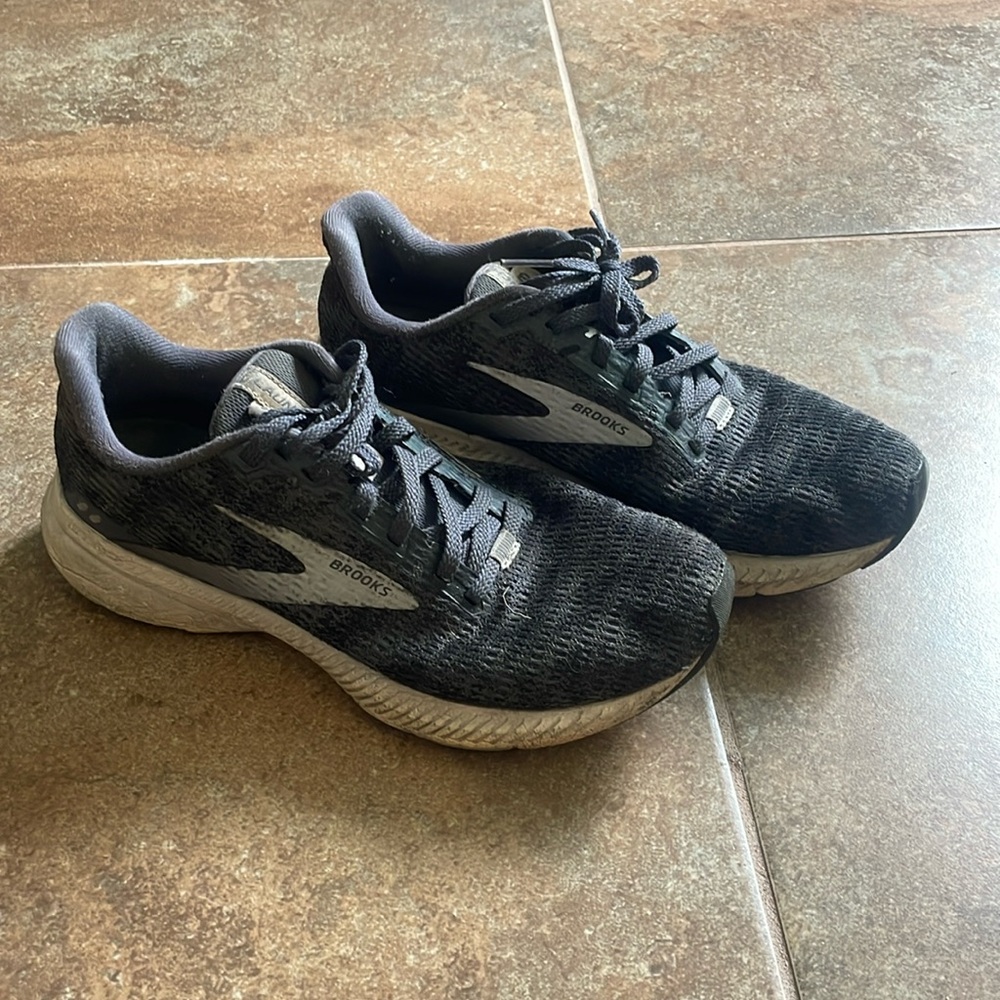 Brooks launch 8 running shoes